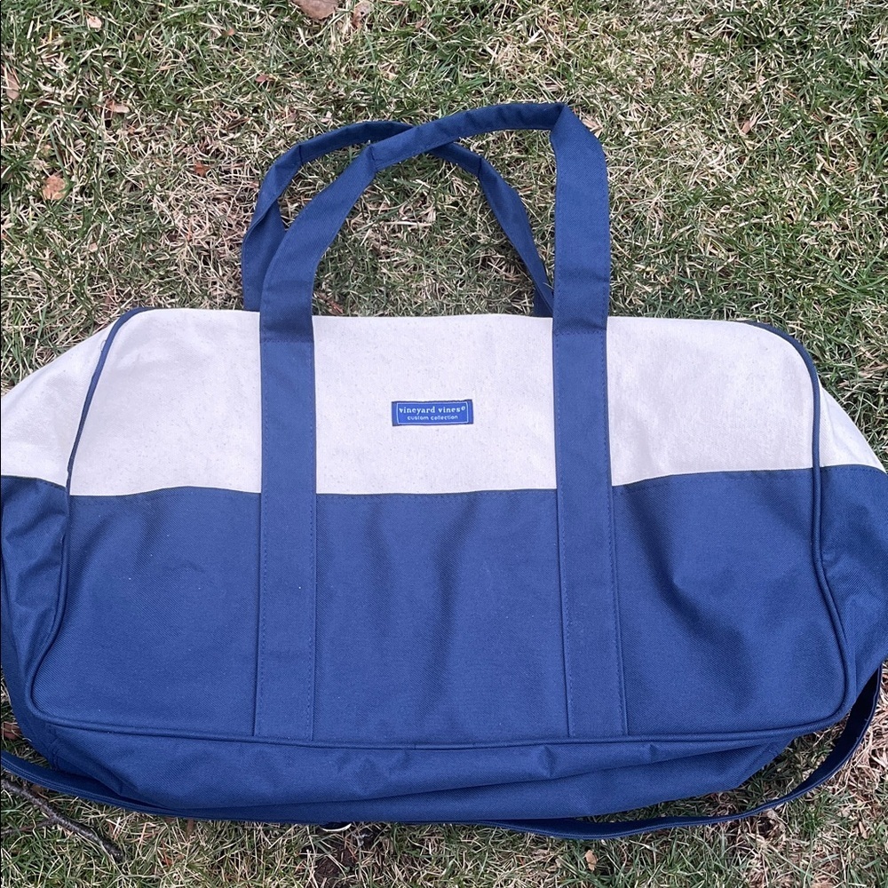 Vineyard Vines Navy and Cream Duffel Bag